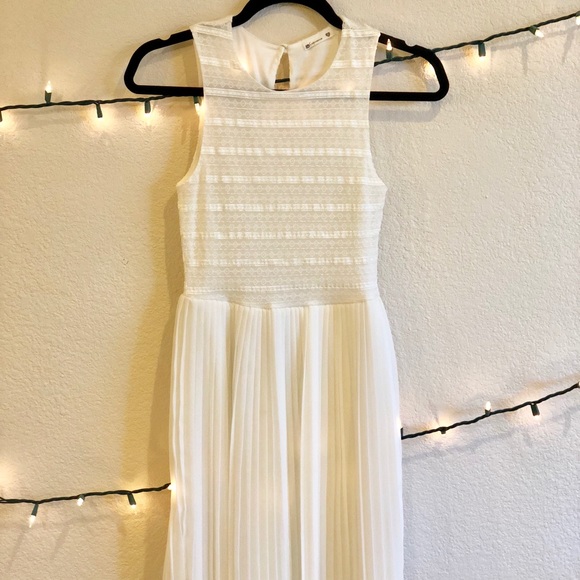 White Pleated Dress - Picture 4 of 4